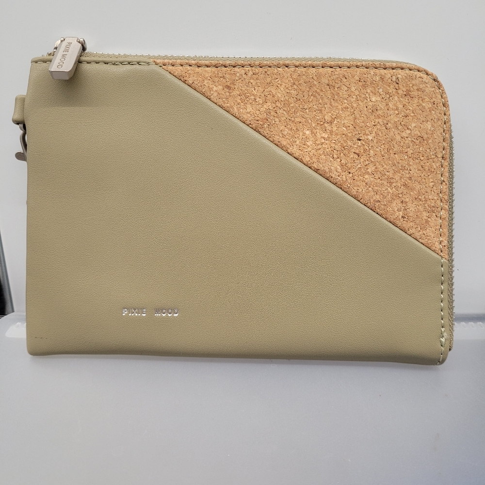 Pixie Mood Diagonal Cork & Olive Zip Wristlet